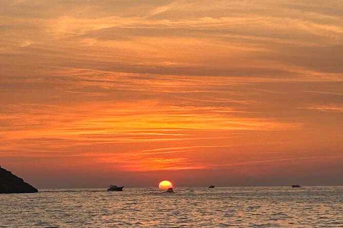 3-Hour Private Sunset Boat Tour in Sorrento - On-Board Comfort: Towels, Snacks, and the Prosecco Moment