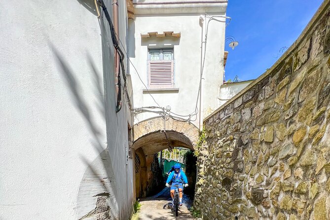 Amalfi coast: E-bike tour from Sorrento to Positano - Sorrento kickoff at Piazza Andrea Veniero: start strong, start early