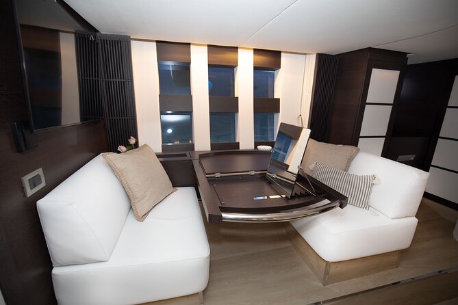 Azimut 62s Yacht Early Morning Capri Transfer & Italian Breakfast - Boarding the Yacht: Comfort, Stability, and a Real-World Group Size