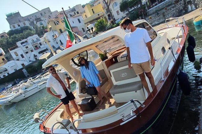 Boat tour in Capri - Who’s Running the Boat Day: Captains and Service You Can Trust