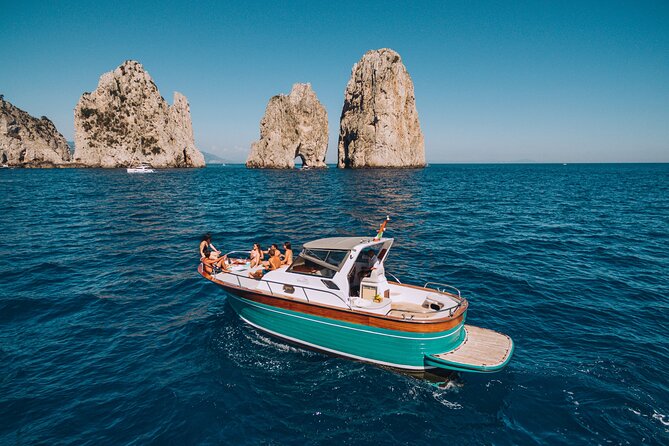 Capri Day Cruise from Sorrento – The Under 30 Experience - Getting on the boat: Sorrento pickup and the run to Piano di Sorrento