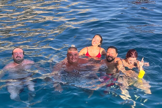 Capri half-day Private Tour from Sorrento - Premium 28ft Boat - Faraglioni Close-Up and Arco Naturale Angles