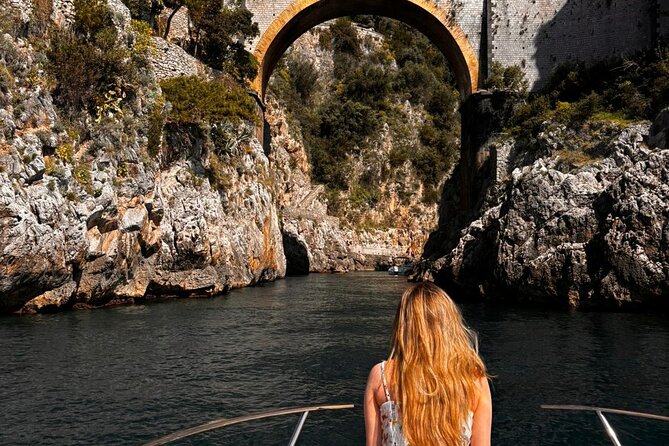 Capri Island Private Boat Tour Experience - I Faraglioni: Iconic Rock Formations and Quick Photo Time