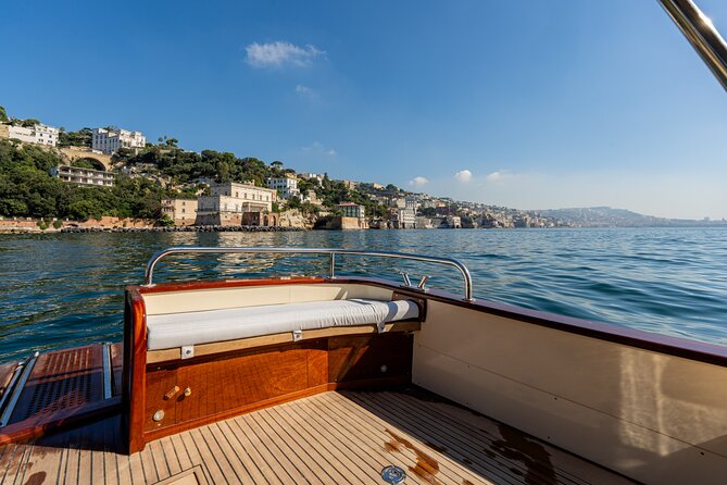 Capri Island Private Luxury Boat – Exclusive Scenic Day Tour - Guides and captains: what you can expect from the human part