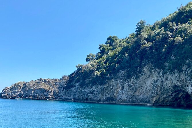 Capri-Positano Private Yacht tour from Sorrento,Positano or Capri - On-board food, drinks, and what to think about age rules