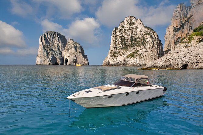 Capri Premium Boat Tour and City Visit Free Bar and Aperitif - Who this tour suits best