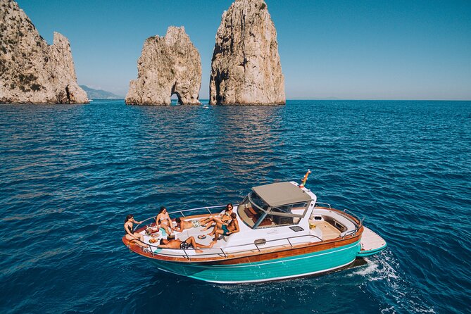 Capri Private Boat Tour from Sorrento, Positano or Naples - The boat setup: Gozzo Jeranto 900 open boat, built for a long day
