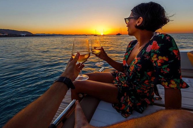 Day to Night Capri Boat Tour with Swim, Snorkel & Aperitif - Meeting at 4:00pm in Sorrento: easy start, clear focus