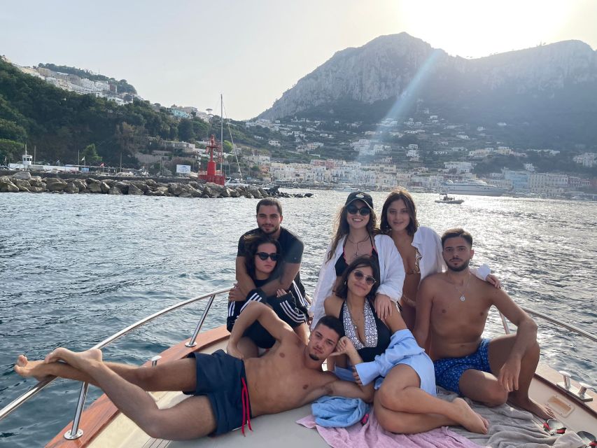 Discover Capri's Hidden Gems: Group Tour Boat Experience - Piazzetta di Capri and the center walk: how to use your 4 hours