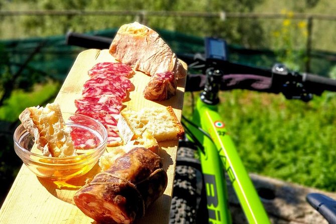 E-Bike Food and Wine Tour in the Sorrento Peninsula - Stop 2 in Schiazzano at Il Turuziello: mozzarella, oils, and limoncello