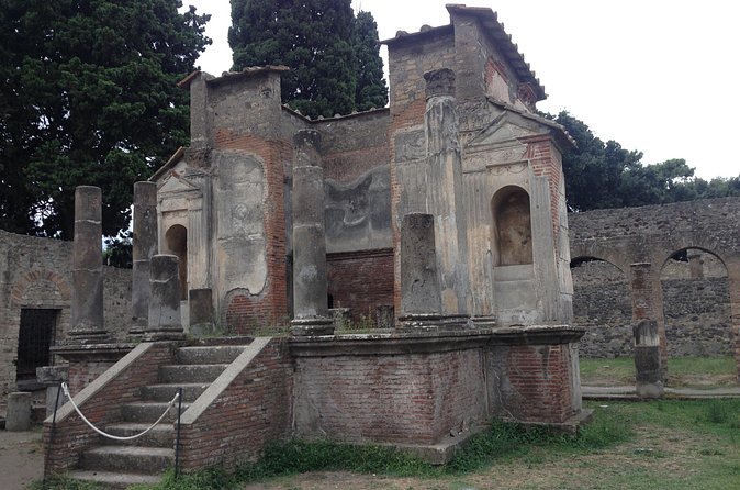Echoes of Pompeii A Self Guided Tour with Mobile App (No Tickets) - Stop by Stop: Houses, Roads, Temples, Baths, Forum, and the Brothel