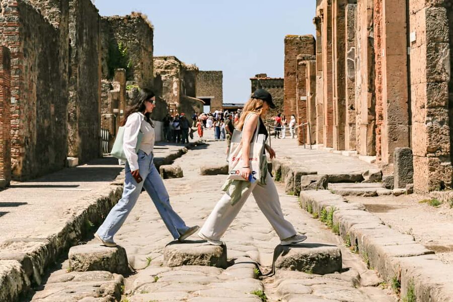 From Naples: Pompeii Skip-the-Line Guided Tour - Lupanare, street food, and the parts of daily life people remember