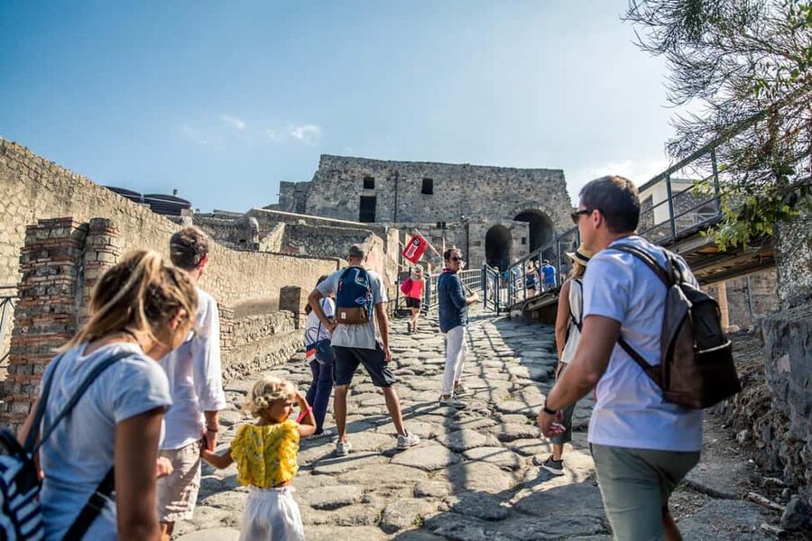 From Naples: Pompeii Skip-the-Line Guided Tour - Macellum and the plaster casts: Pompeii’s human ending