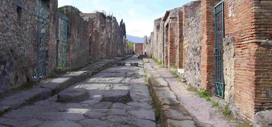 From Sorrento: Day Tour to Pompeii Ruins and Mount Vesuvius - Lunch Near Pompeii: The Convenient Pizza Break