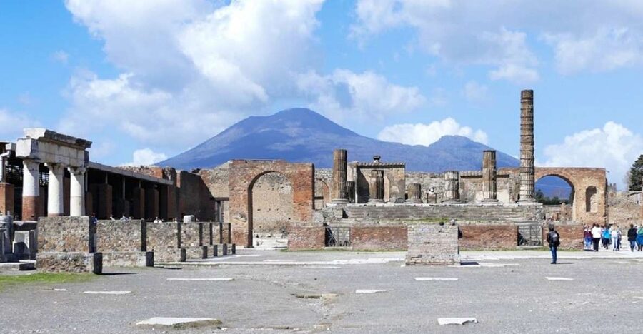 From Sorrento: Day Tour to Pompeii Ruins and Mount Vesuvius - Getting Picked Up in Sorrento (and Why It Matters)