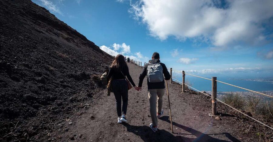 From Sorrento: Pompeii and Vesuvius Guided Tour with Lunch - The Pompeii Archaeological Park feel: why guided time matters