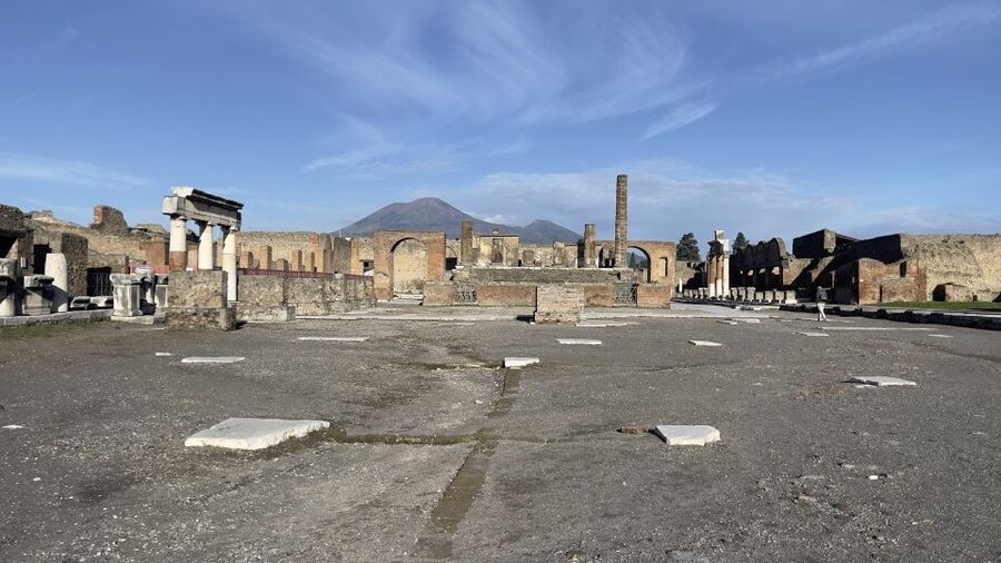 From Sorrento: Pompeii and Vesuvius Skip-the-Line Tour - Vans, timing, and how to keep the day feeling smooth