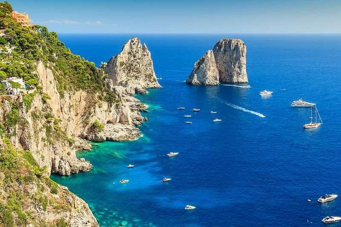 Full capri - Stop 1: White Grotta for quick photos and easy breathing room