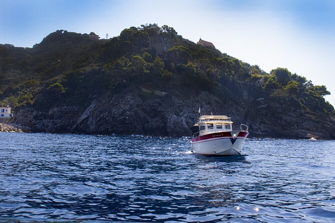 Group Capri tour , visit of caves, fishing legend and swimming - Grotta Verde and White Grotta: short stops that still tell a story