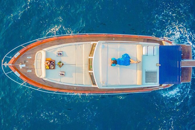 Guided day by boat to the Secrets of the Island of Capri - Port of Capri and Regina Giovanna baths: viewpoints and reset time