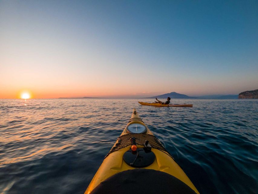 Kayak experience - Two hours of Sorrento cliffs, sea caves, and real shoreline views