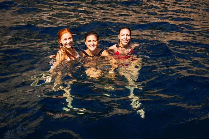 Luxury Private Boat Tour from Sorrento to Amalfi Coast– Shamal 40 - Drinks on board and the host factor that makes it fun