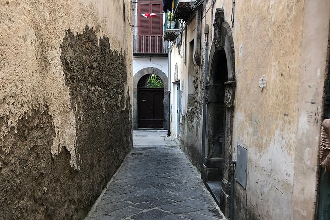 Piano di Sorrento Walking Tour with a Local - Via Ponte di Mortora: the oldest path over a tufa-rock valley