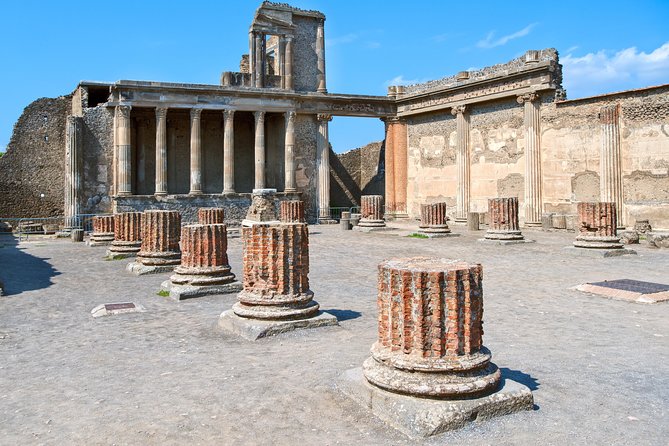 Pompeii Guided Walking Tour with Ticket - Foro de Pompeya: the main square where politics and business met