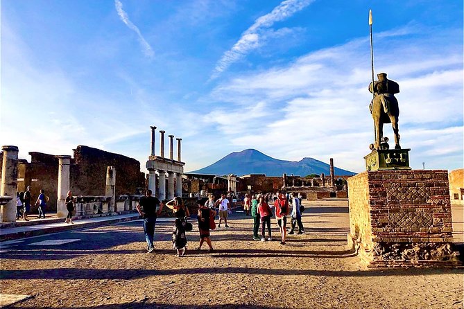 Pompeii & Vesuvius with Wine Tasting from the Coast - Pompeii in two hours: a guided path through the real city