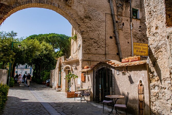 Positano, Amalfi and Ravello Small Group by Minivan from Sorrento - Positano: using your hour wisely on the steps of the coast