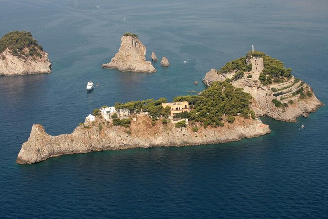 Private Amalfi Coast Tour in a Apreamare 38ft DIAMOND Boat - Your Private Apreamare 38ft DIAMOND: the comfort factor you’ll feel fast