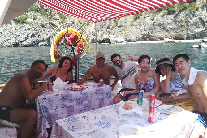 Private Boat tour to Positano and Jeranto bay with lunch on board - Hosts Luigi and Angela: why the service feels more like a welcome than a tour