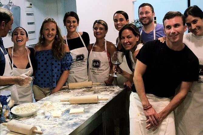 Private class at "Quanto Basta" Cooking School in Sorrento center - The wine tasting and meal: what comes with your cooking