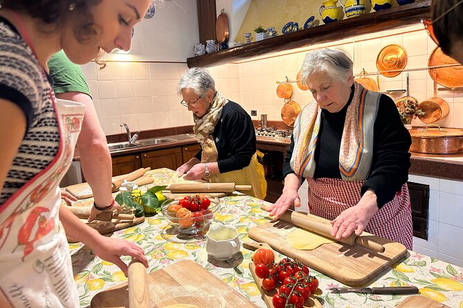 Private cooking class with a view of Sorrento - The cooking class process: from washing hands to real technique