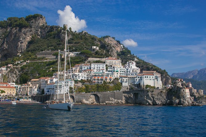 Private sailing trip along Capri and the Sorrento Coast - The private format: why sailing with up to six feels different