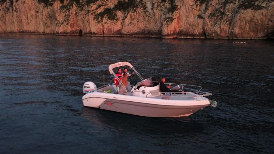 Private Sunset boat tour - What’s included on board: prosecco, snorkelling gear, and the crew that makes it feel easy