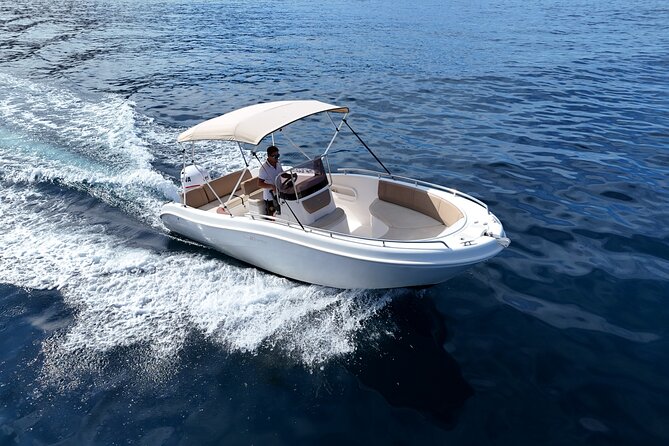 Private Sunset Cruise along Sorrento Coast - The skipper and scuba masks: small details that change the vibe