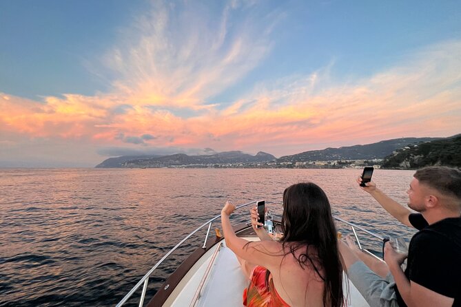 Private Sunset Experience With aperitif and music - Private boat time: why up to 6 people matters
