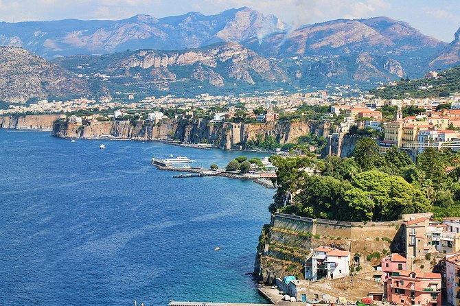 Private Transfer from Sorrento to Naples Airport or Station - A Smooth Final Step: Why This Transfer Works