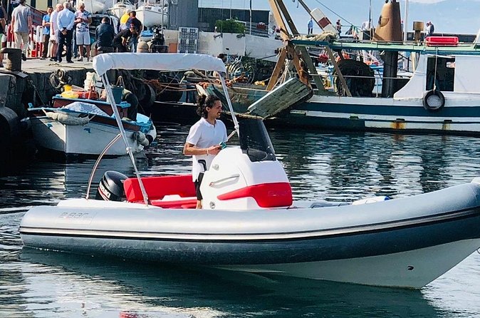 Self-Drive Boat Rental from Sorrento – Explore the Coast! - Music, Shade, and Comfort: The Small Things That Make the Day Better