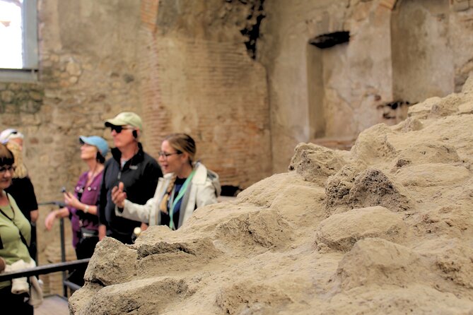 Skip the line Pompeii and Vesuvius full day tour from Sorrento - Getting on the Bus in Sorrento: Achille Lauro and a Realistic Schedule