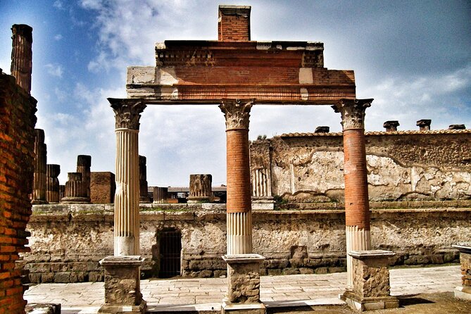 Skip the line Pompeii Guided Tour - Pickup from Sorrento or Naples: the logistics that save your time