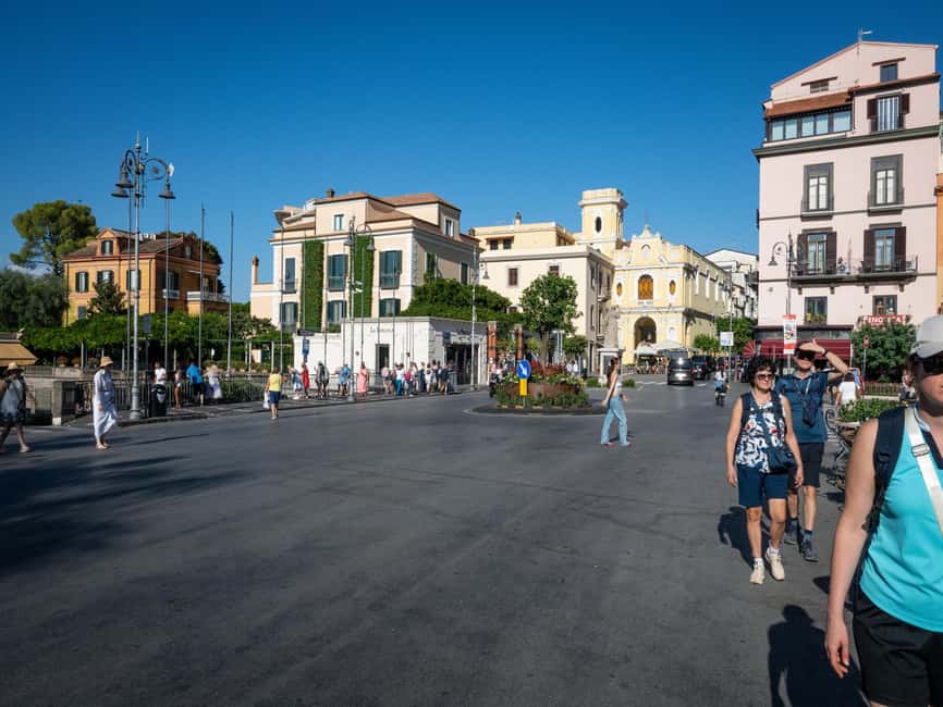 Sorrento: Authentic Food and Wine Tour with a Local Guide - Piazza della Vittoria: panoramic photo time without the rush