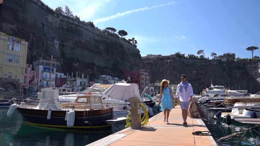 Sorrento: Gothic-Baroque Art Tour & Free local Tasting - Toward the sea: Via Santa Maria della Pietà and Via San Cesareo