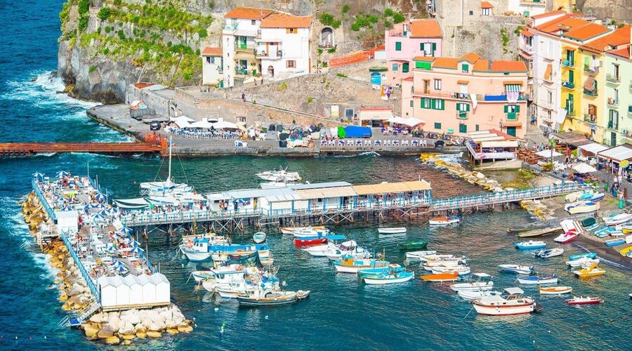 Sorrento: Guided Walking Tour & Limoncello Tasting - Piccadilly Pub and the start: how you’ll know what to look for