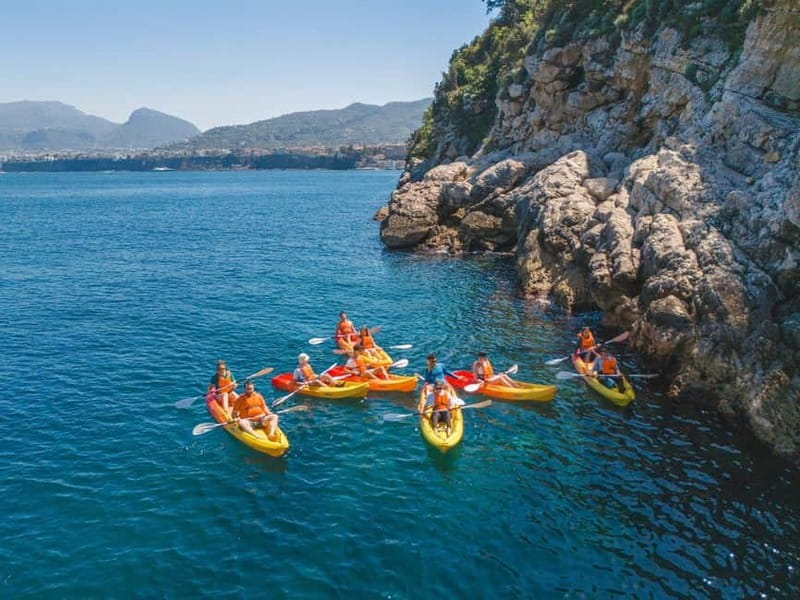 Sorrento: kayak small group tour to Bagni Regina Giovanna - Changing room reality: tiny, mixed, and workable