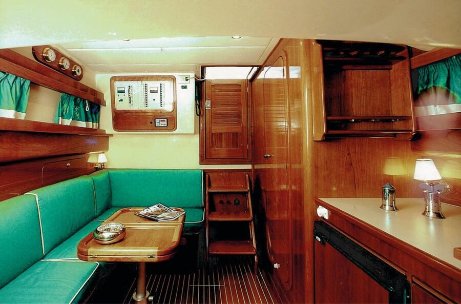 Sorrento: Luxury Private boat to Capri & visit Blue Grotto - Capri time on foot: lunch choices and your best use of 2 hours