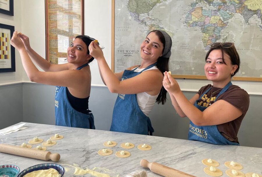 Sorrento: Pasta Masterclass with a Meal and Wine - Guides Gio and Sacha: why their style matters
