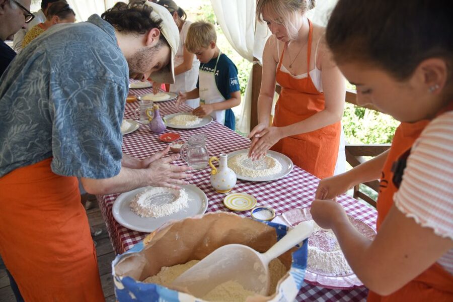 Sorrento: Pizza Lesson, Wine, and Limoncello at a Local Farm - Practical Tips for a Smooth Evening