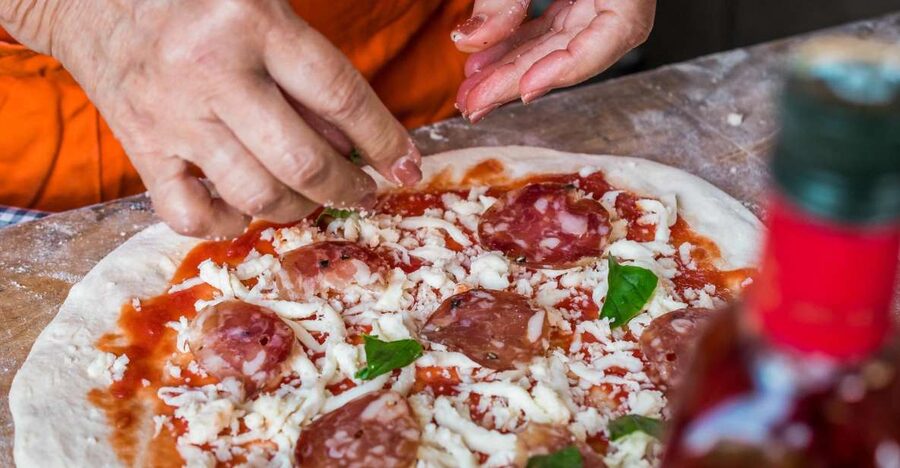 Sorrento: Pizza Making Class - Mozzarella, made in front of you: why it changes how you cook